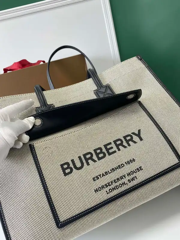 BURBERRY SMALL Freya TOTE