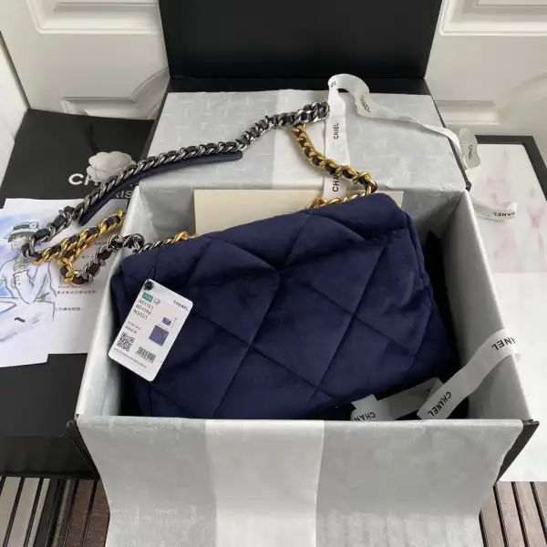 CHANEL 19 FLAP BAG