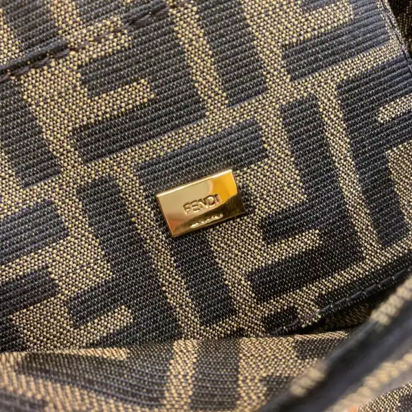 First bag ru FENDI BAGUETTE-19*10*4cm