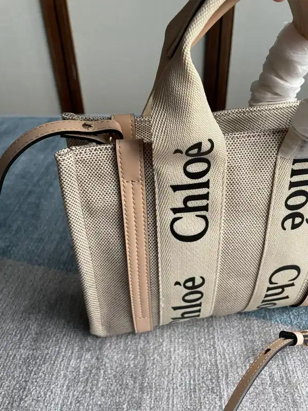 CHLOÉ SMALL WOODY TOTE BAG WITH STRAP