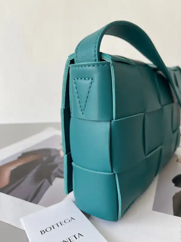 BOTTEGA VENETA CASSETTE