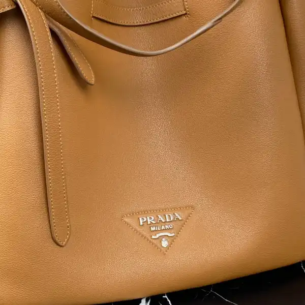 PRADA Leather tote