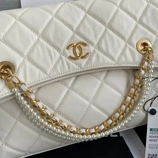 CHANEL SHOPPING BAG