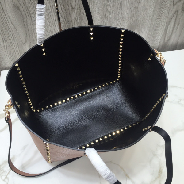 HOT SALE VALENTINO MEDIUM GRAIN CALFSKIN LEATHER ROCKSTUD BAG