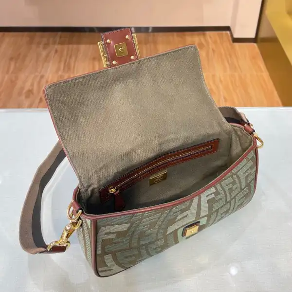 Frstbag ru FENDI BAGUETTE