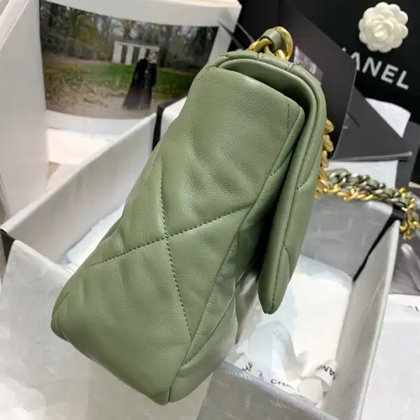 CHANEL 19 FLAP BAG