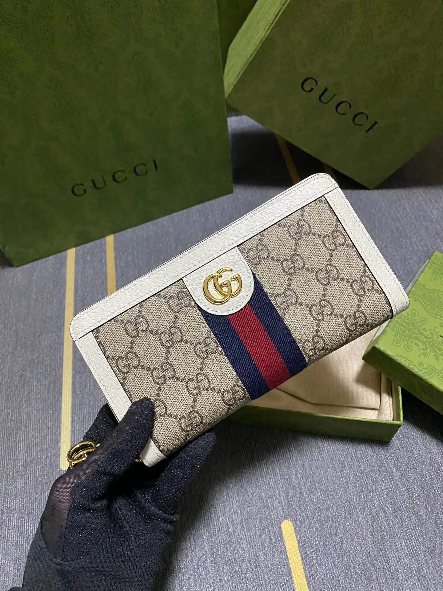 Gucci Ophidia GG zip around wallet