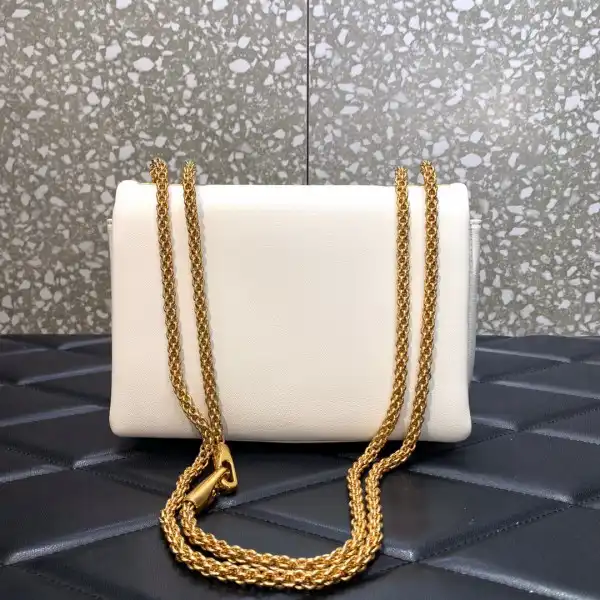 Bagsoffer VALENTINO ONE STUD BAG WITH CHAIN