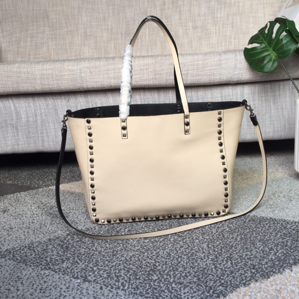 HOT SALE VALENTINO MEDIUM GRAIN CALFSKIN LEATHER ROCKSTUD BAG