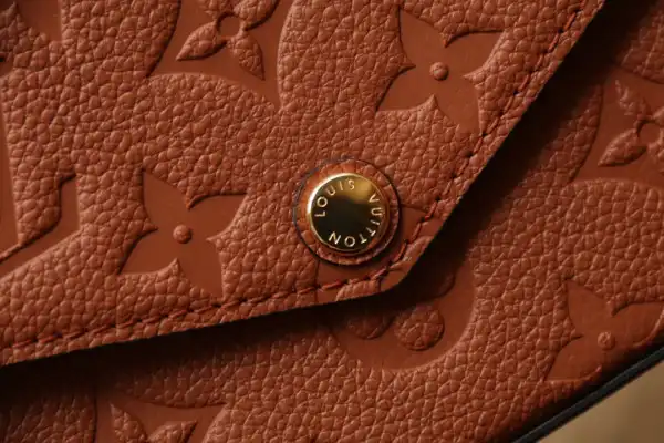 LOUIS VUITTON POCHETTE FÉLICIE