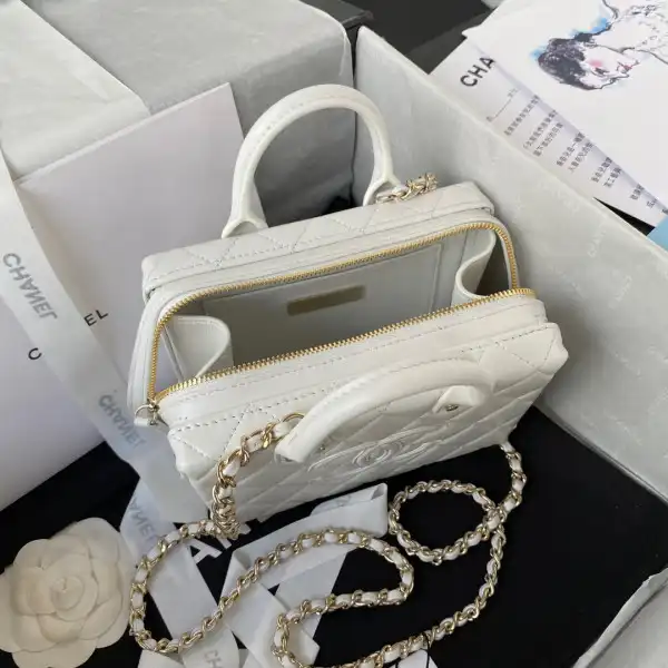 First bag ru CHANEL VANITY CASE