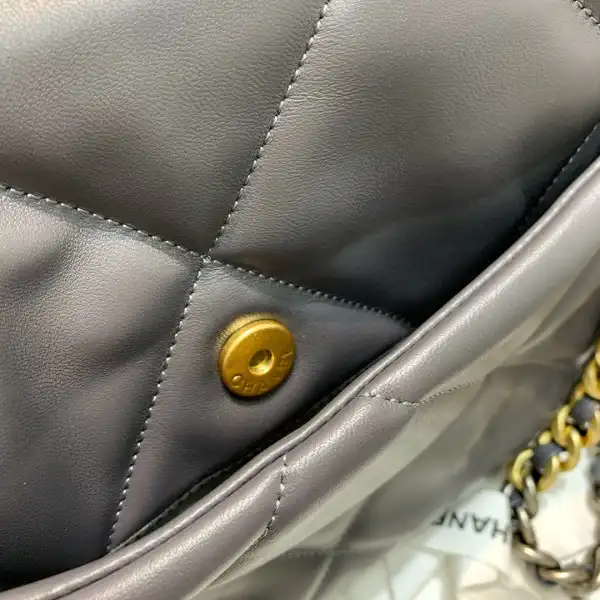 CHANEL 19 FLAP BAG