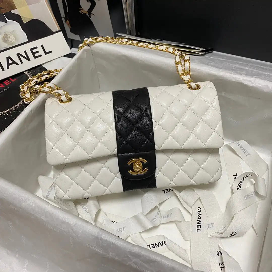 First bag ru CHANEL CHANELASSIC HANDBAG