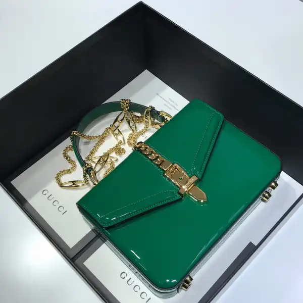 TO GUCCI Sylvie 1969 patent leather mini top handle bag