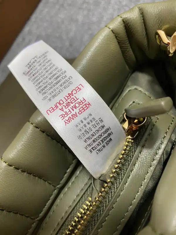 First bag ru BURBERRY SMALL Lola Satchel