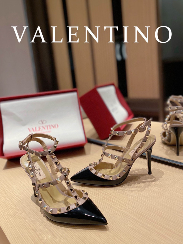 HOT SALE VALENTINO ROCKSTUD SANDAL