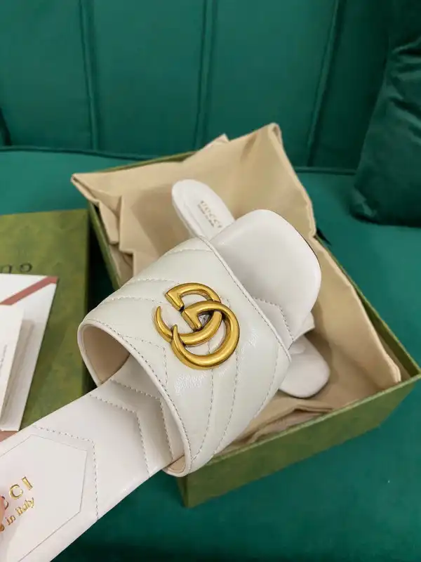 GUCCI Double G slide sandal