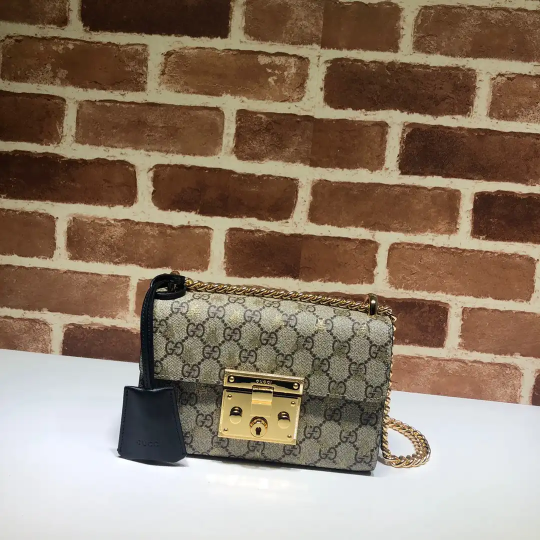 First bag ru Gucci padlock