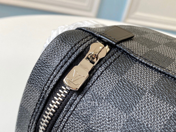 [FREE SHIPPING] LOUIS VUITTON TOILETRY POUCH