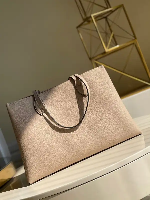 Bagsoffer LOUIS VUITTON LOCKME SHOPPER