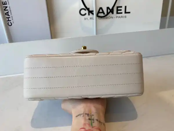 CHANEL FLAP BAG LAMBSKIN 20CM