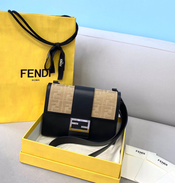 HOT SALE FENDI FLAT BAGUETTE