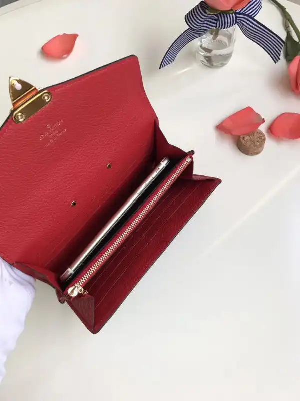 First bag ru Louis Vuitton Pallas wallet