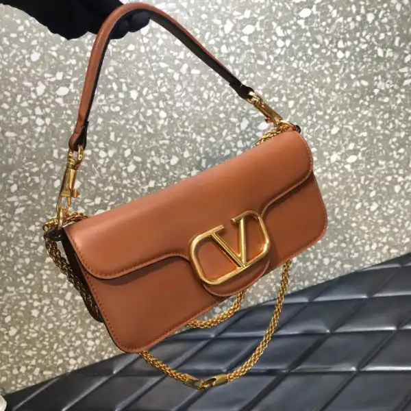 Yupoo bagsoffer VALENTINO LOCÒ CALFSKIN SHOULDER BAG