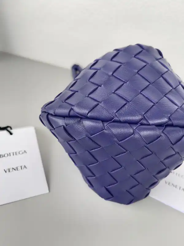 Firstbag Ru BOTTEGA VENETA Turn