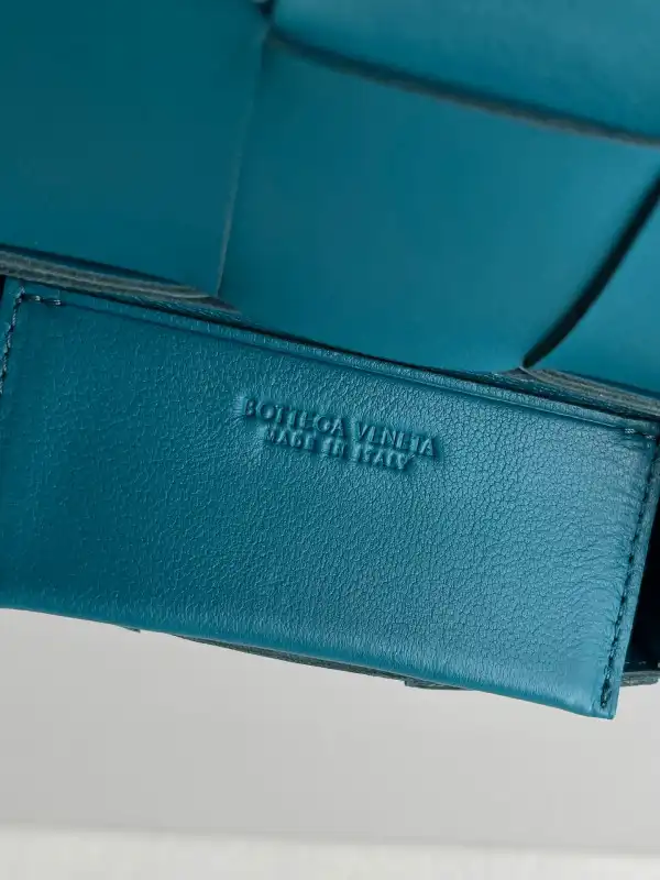 BOTTEGA VENETA Candy mini Cassette-12*8*4cm