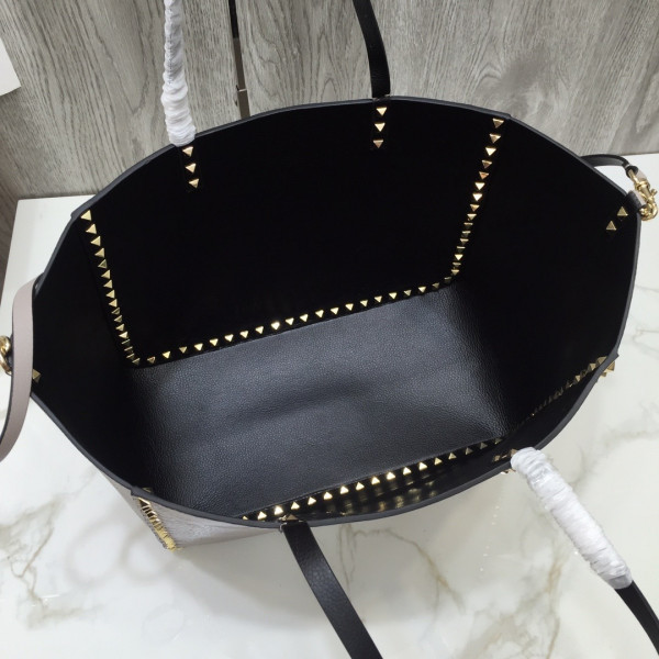 HOT SALE VALENTINO MEDIUM GRAIN CALFSKIN LEATHER ROCKSTUD BAG