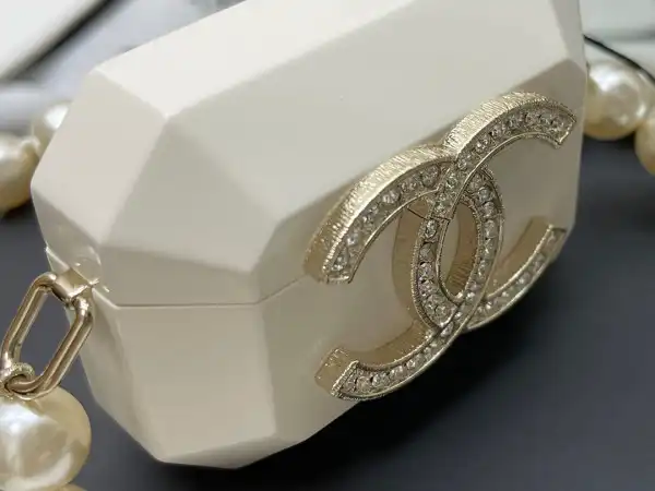 CHANEL AIRPODS CASE PRO NECKLACE