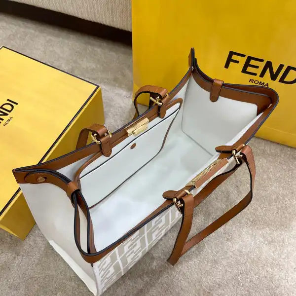 Bagsoffer FENDI PEEKABOO X-TOTE