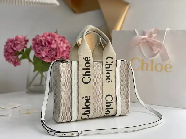 First bag ru CHLOÉ small woody tote bag