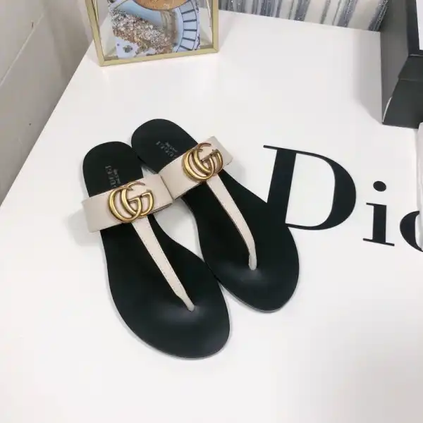 GUCCI Leather thong sandal with Double G