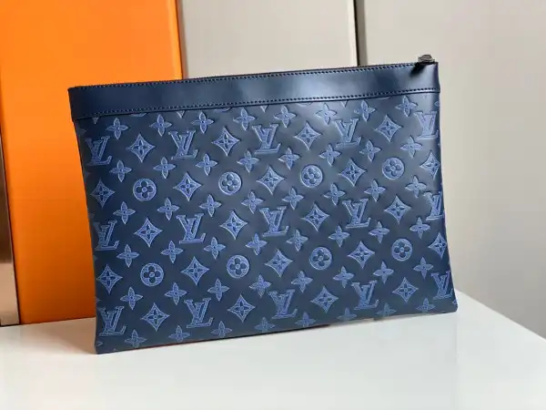 First bag ru LOUIS VUITTON DISCOVERY POCHETTE GM