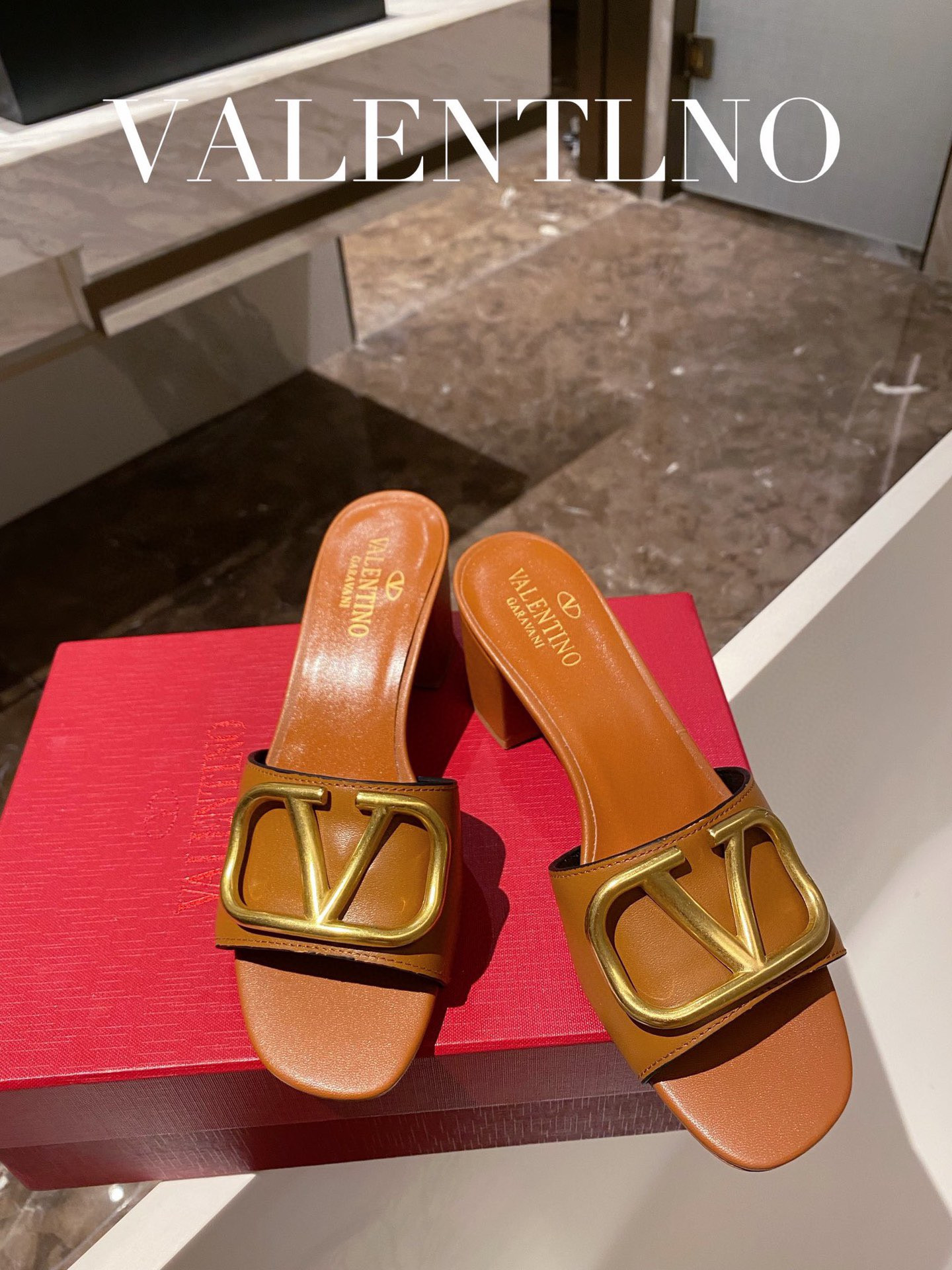 HOT SALE VALENTINO VLOGO SIGNATURE SLIDE SANDAL