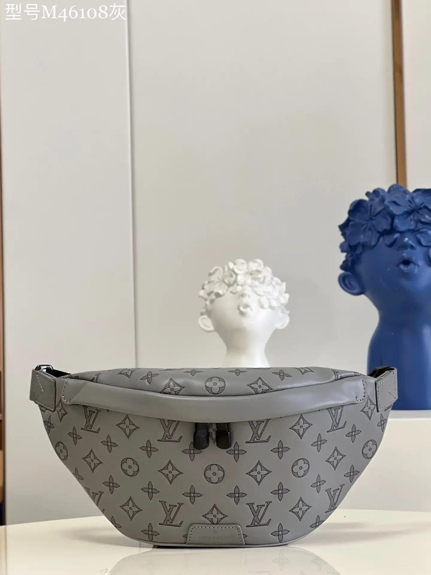 Aaa replica ru LOUIS VUITTON DISCOVERY BUMBAG