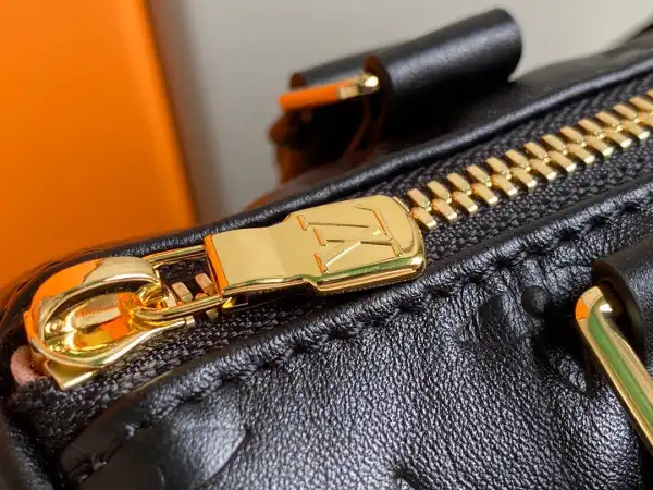 LOUIS VUITTON SPEEDY BANDOULIÈRE 22