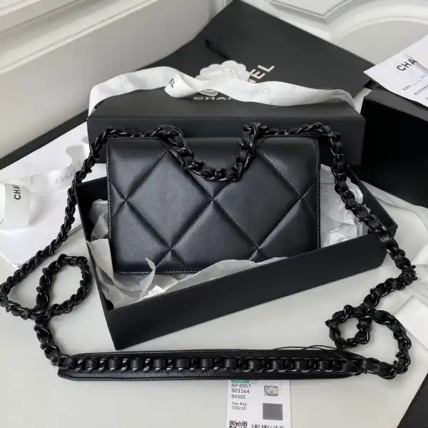 CHANEL19 WALLET ON CHAIN