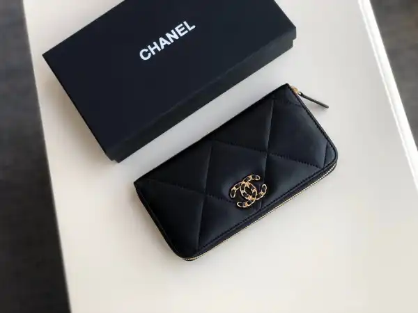 First bag ru CHANEL 19 ZIPPED WALLET