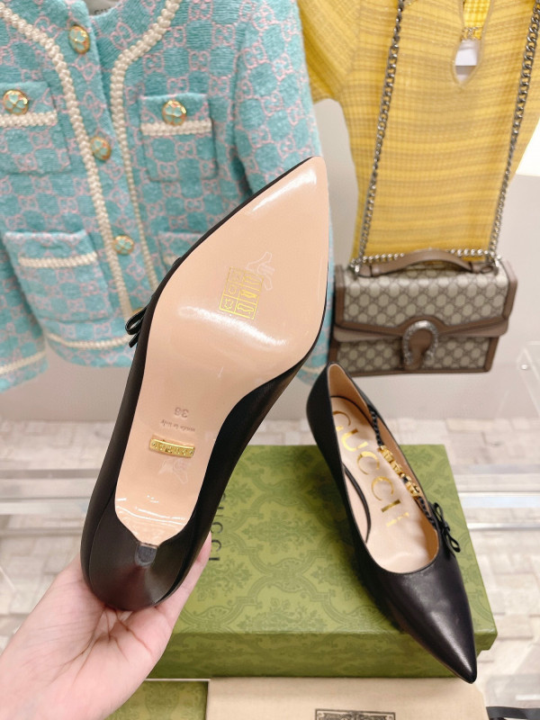 [FREE SHIPPING] GUCCI Women's pump with 'GUCCI'