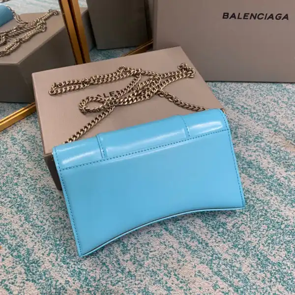 First bag ru BALENCIAGA HOURGLASS WALLET ON CHAIN