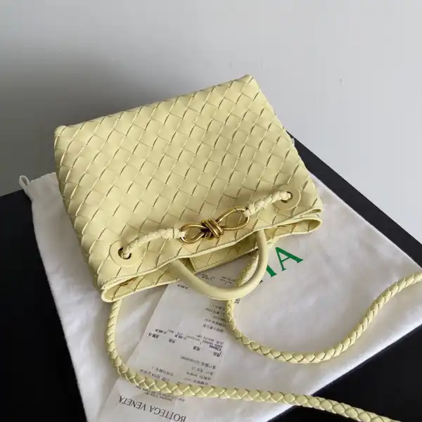 First bag ru BOTTEGA VENETA MEDIUM ANDIAMO