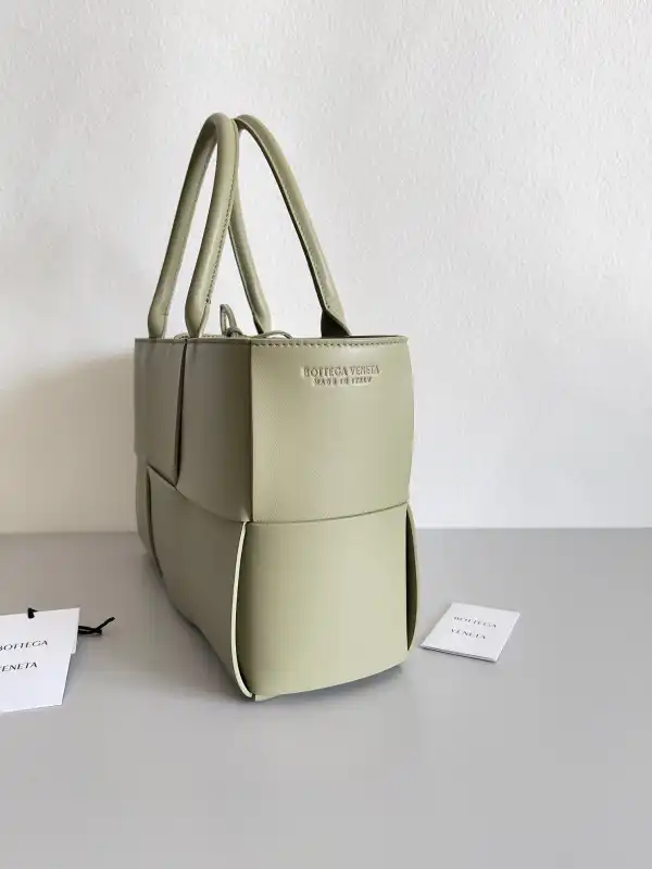 BOTTEGA VENETA Small Arco Tote Bag