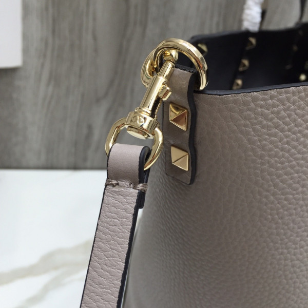 HOT SALE VALENTINO MEDIUM GRAIN CALFSKIN LEATHER ROCKSTUD BAG