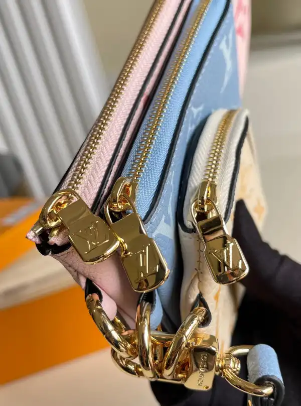 First bag ru LOUIS VUITTON NTRIO POUCH