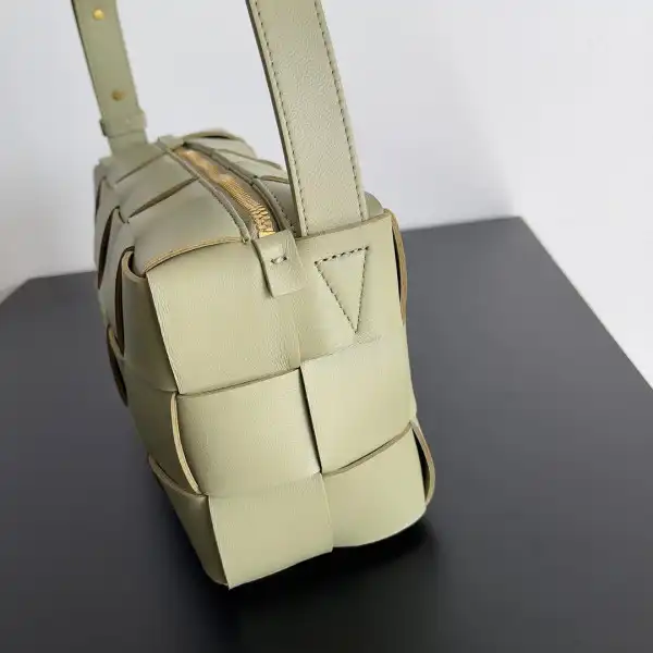 Yupoo bagsoffer BOTTEGA VENETA BRICK CASSETTE