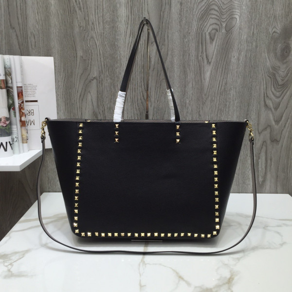 HOT SALE VALENTINO MEDIUM GRAIN CALFSKIN LEATHER ROCKSTUD BAG