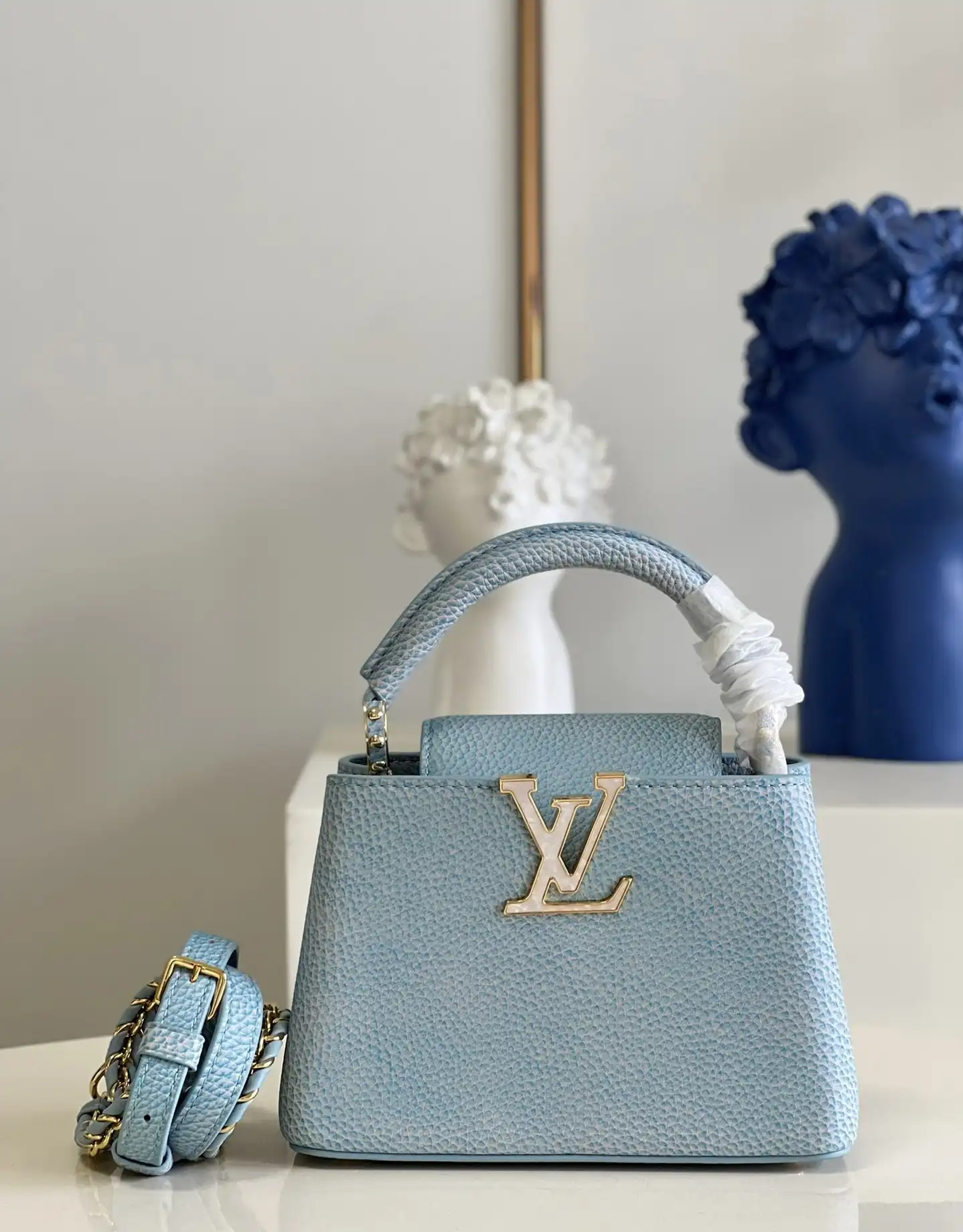 LOUIS VUITTON CAPUCINES MINI